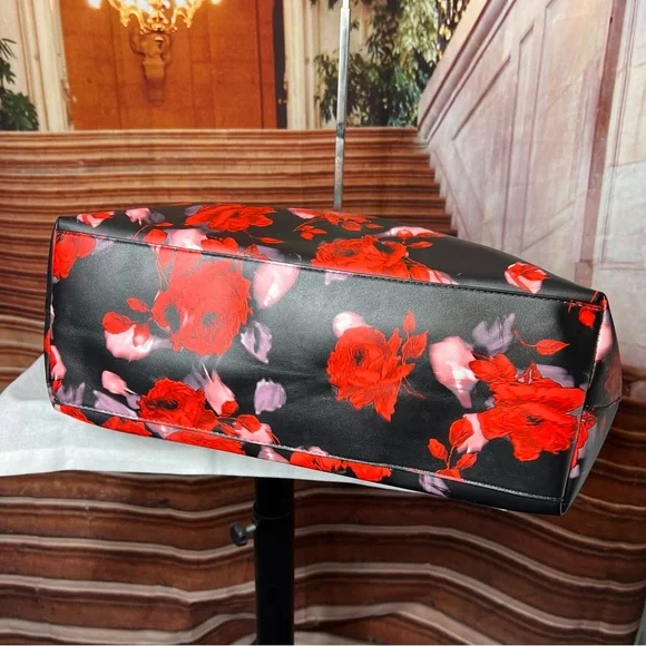 VICTORIAS SECRET ROSE TOILE FLORAL LIMITED EDITION TOTE 🌹🌹❤️❤️ - Picture 9 of 12